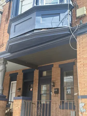 Philadelphia rowhome front with a bay window where exterior work was done